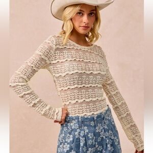 NWT BIBI  FLOWER LACE TOP